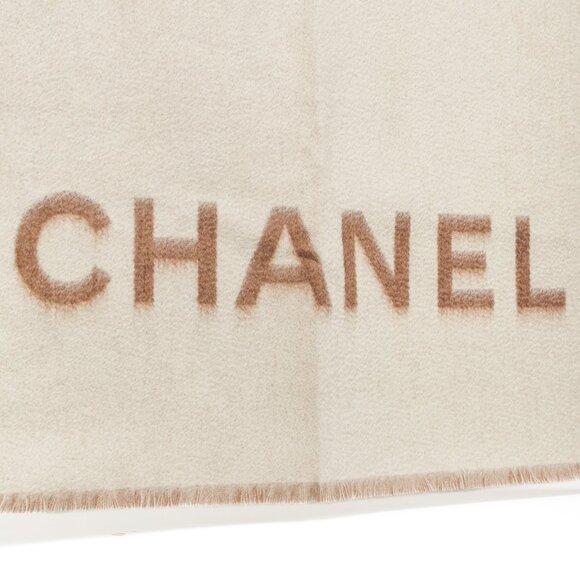 Chanel Brown and White Two-Tone Cashmere CC Logo Blank Shawl - Picture 3 of 5
